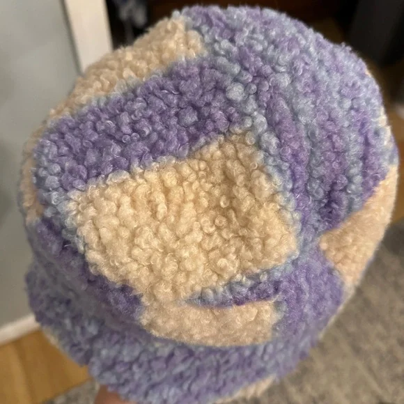 Urban Outfitters Sherpa Bucket Hat - Picture 3 of 3